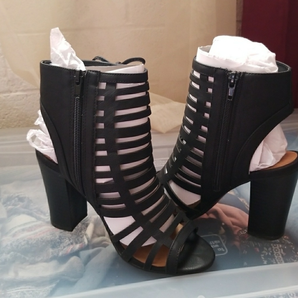 Heels - Picture 2 of 3